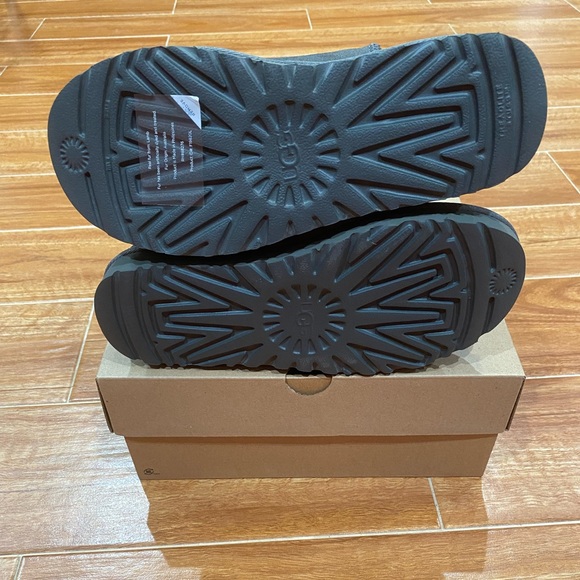 UGG Australia classic boots grey size 6 - Picture 4 of 7